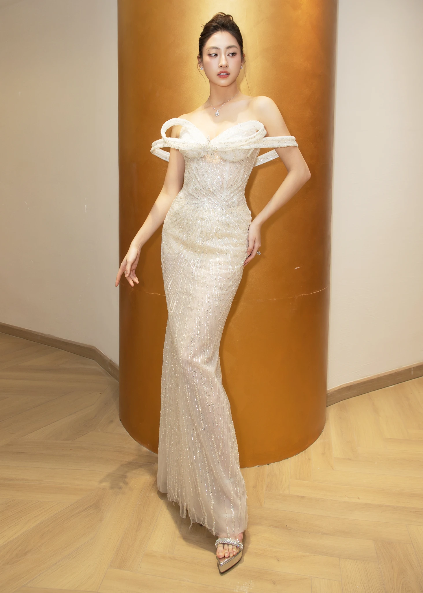 Lương thùy linh 6
