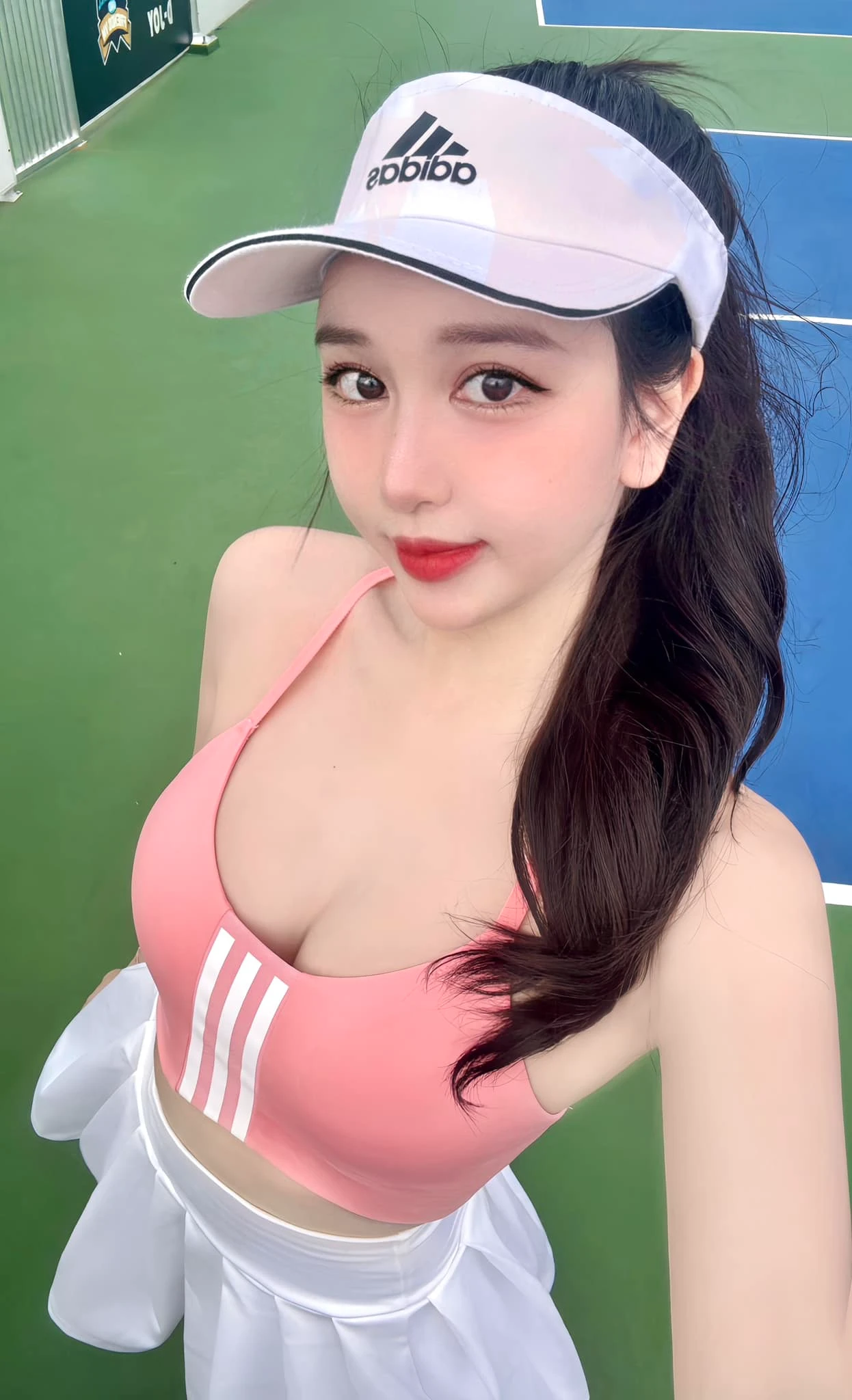Hồ Ngọc Ý Nhi Diện Đồ Thể Thao Ôm, Khoe Vóc Dáng Cực Quyến Rũ 2