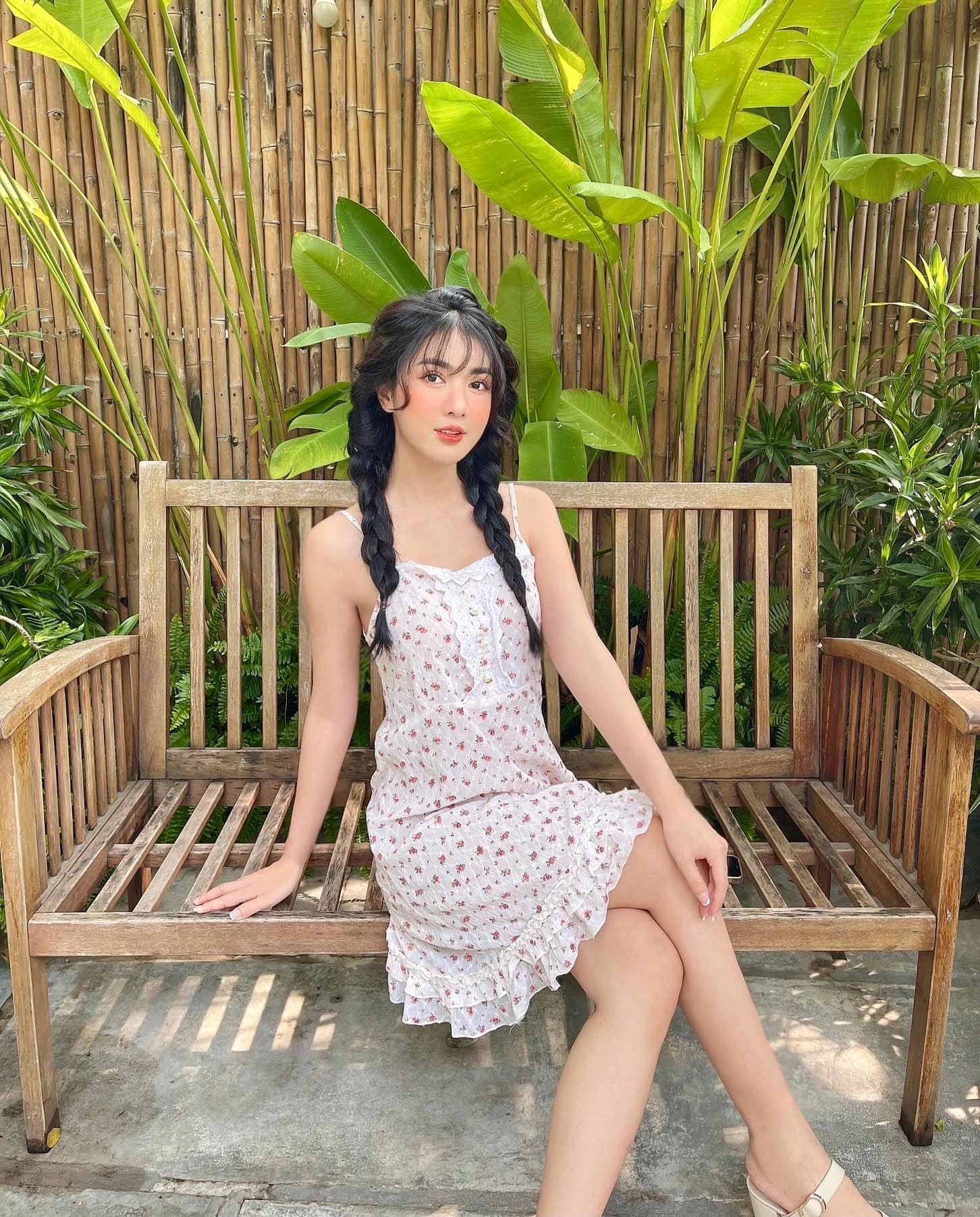 Hồ Thị Thùy Linh Tạo Dáng Nóng Bỏng Khoe Body Gợi Cảm 7