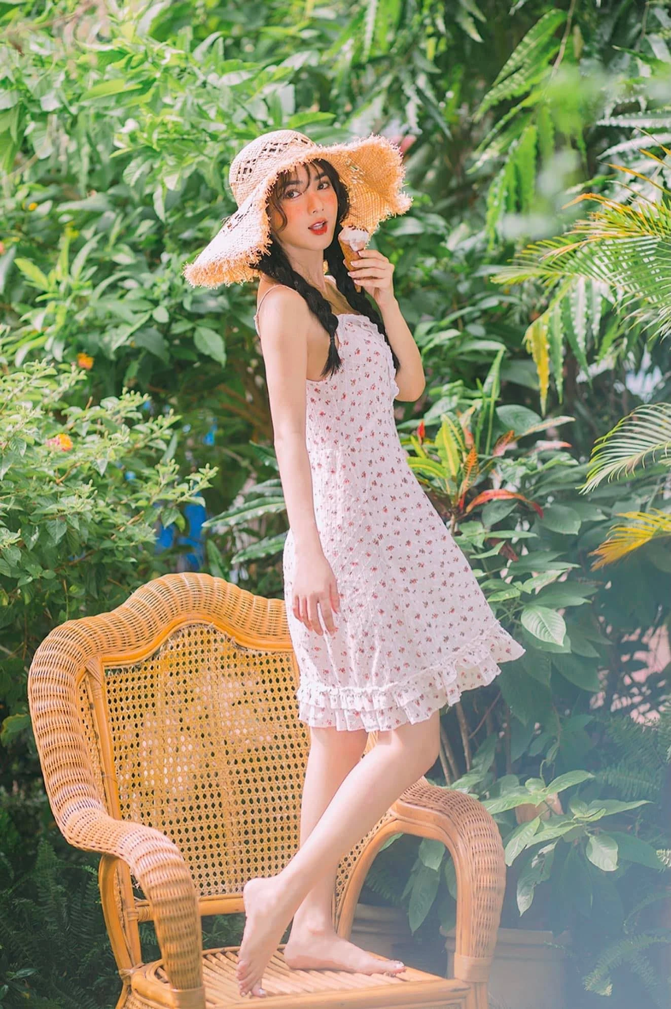 Hồ Thị Thùy Linh Tạo Dáng Nóng Bỏng Khoe Body Gợi Cảm 8
